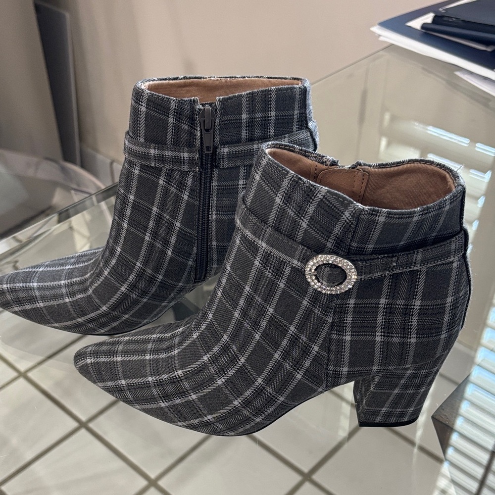 Life Stride Black and Gray Plaid Ankle Boots